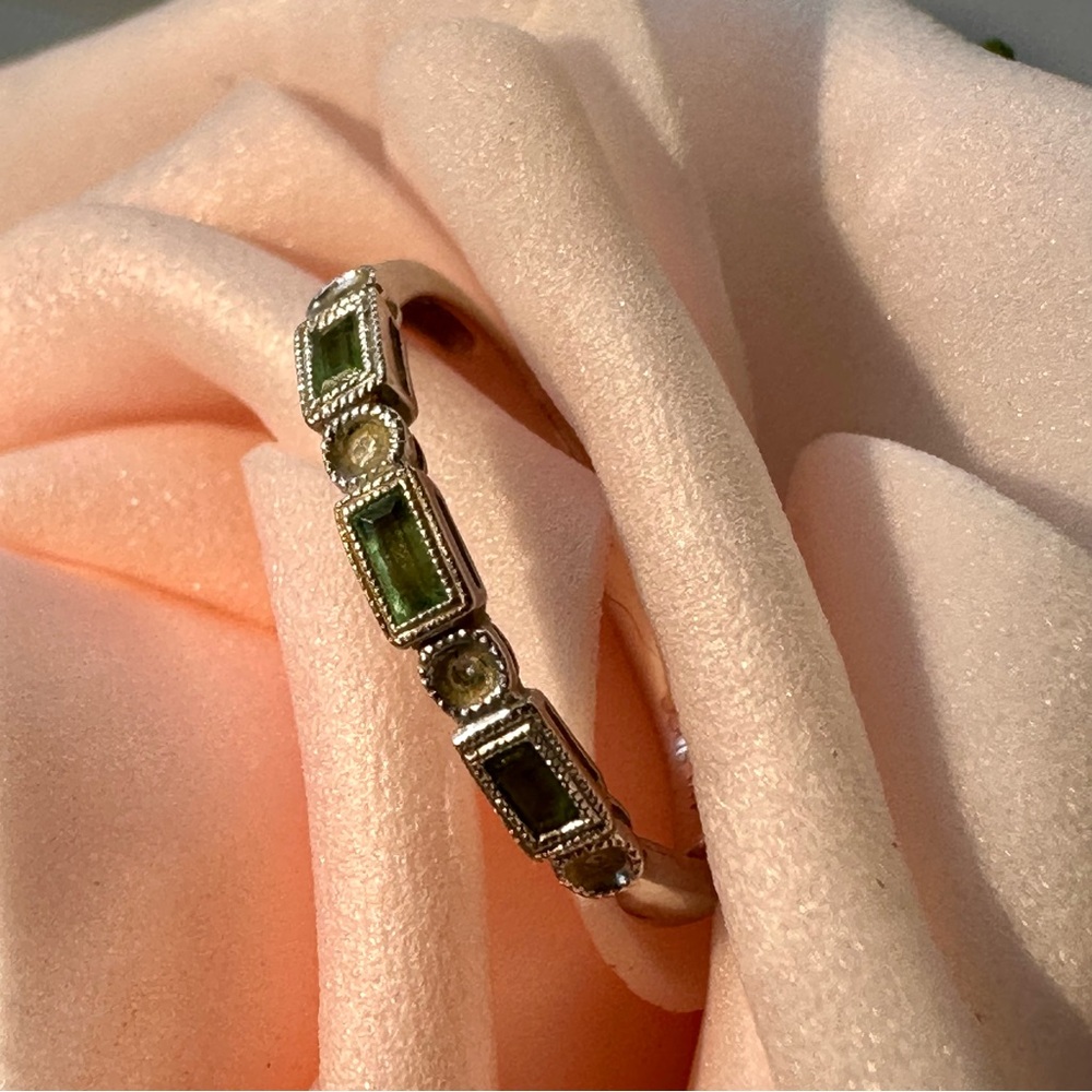 14K White Gold Green Stone & Clear Accent Band Ring Size 7 Stackable - Picture 13 of 16